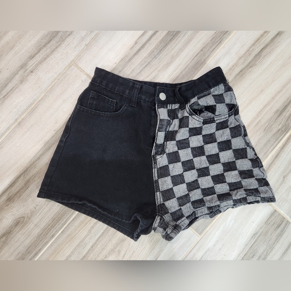 Romwe Checkered Black Denim Jigh Waisted Shorts Size 4 - Picture 1 of 7